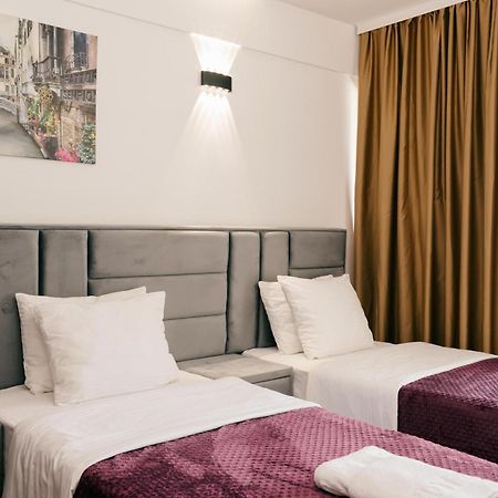 Hotel Lajka Luxury 울친 외부 사진