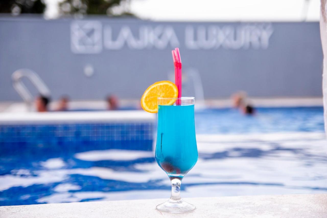 Hotel Lajka Luxury 울친 외부 사진