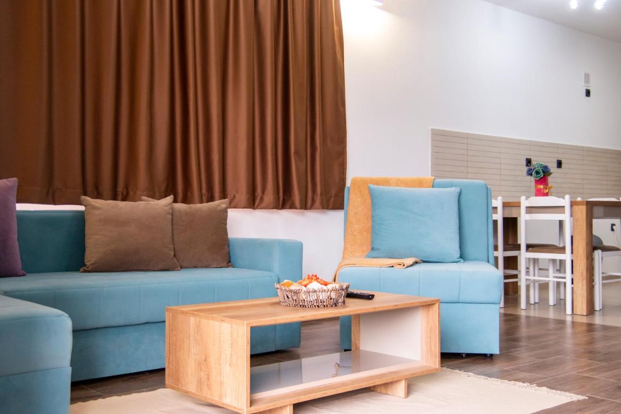 Hotel Lajka Luxury 울친 외부 사진