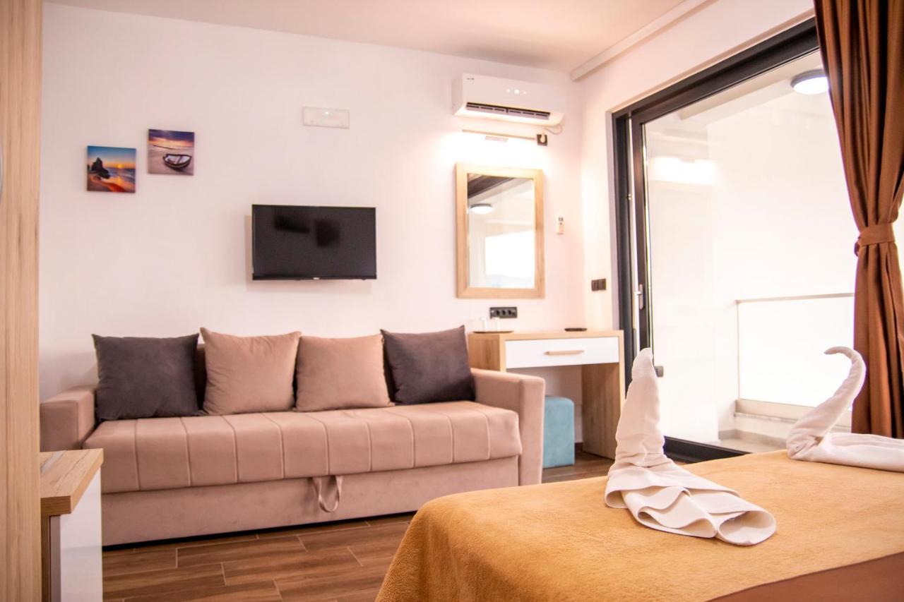 Hotel Lajka Luxury 울친 외부 사진