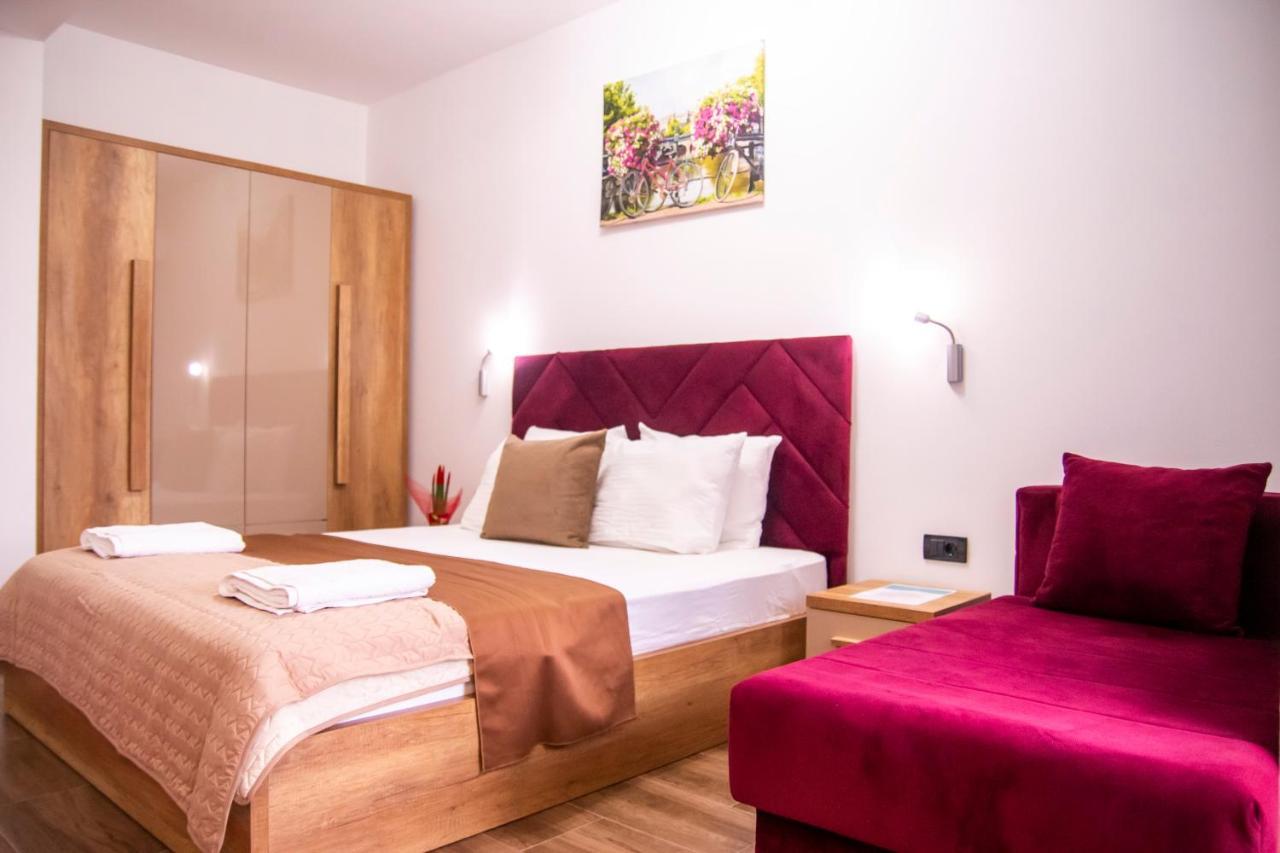Hotel Lajka Luxury 울친 외부 사진