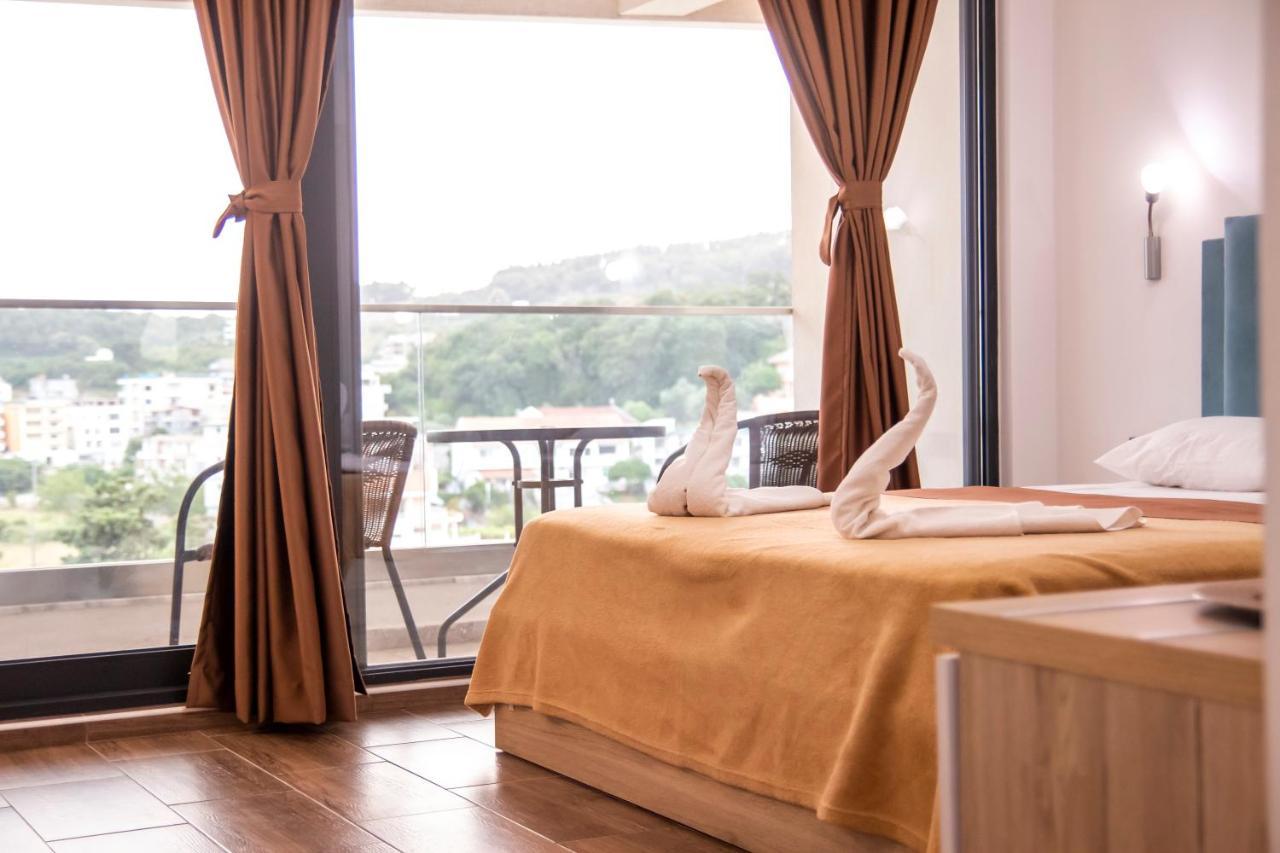 Hotel Lajka Luxury 울친 외부 사진