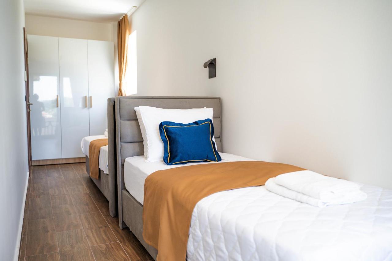 Hotel Lajka Luxury 울친 외부 사진