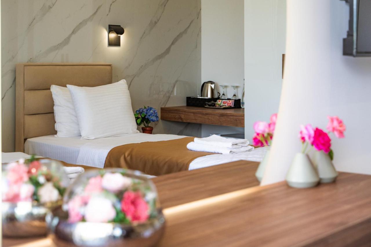 Hotel Lajka Luxury 울친 외부 사진