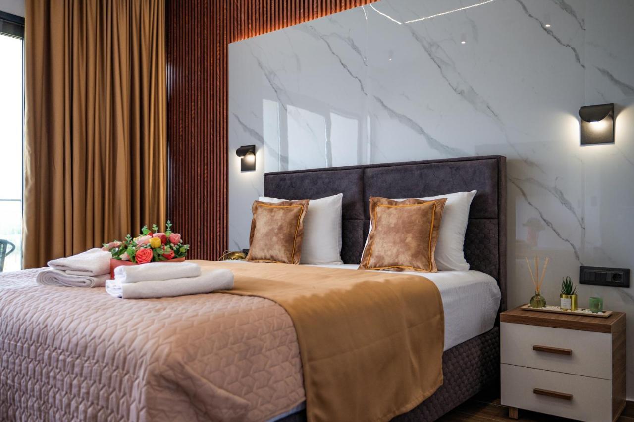 Hotel Lajka Luxury 울친 외부 사진