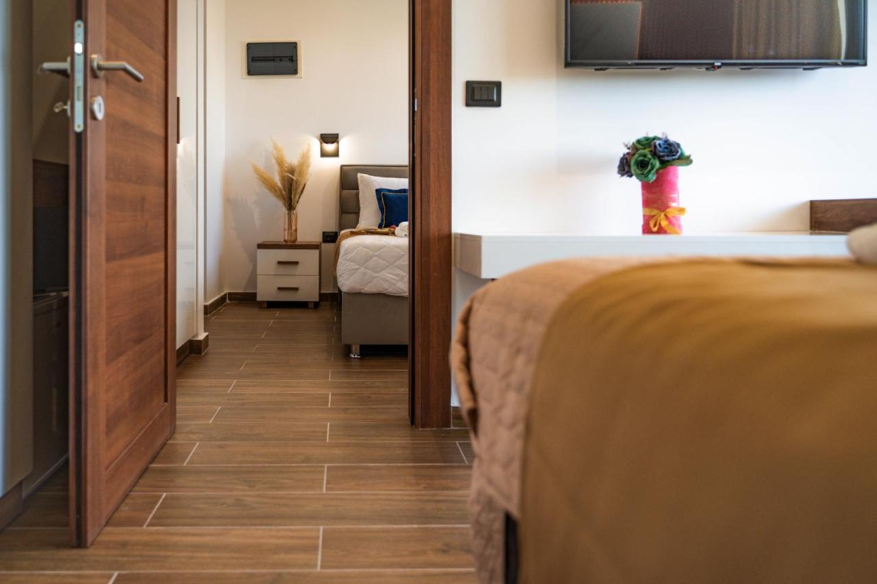 Hotel Lajka Luxury 울친 외부 사진