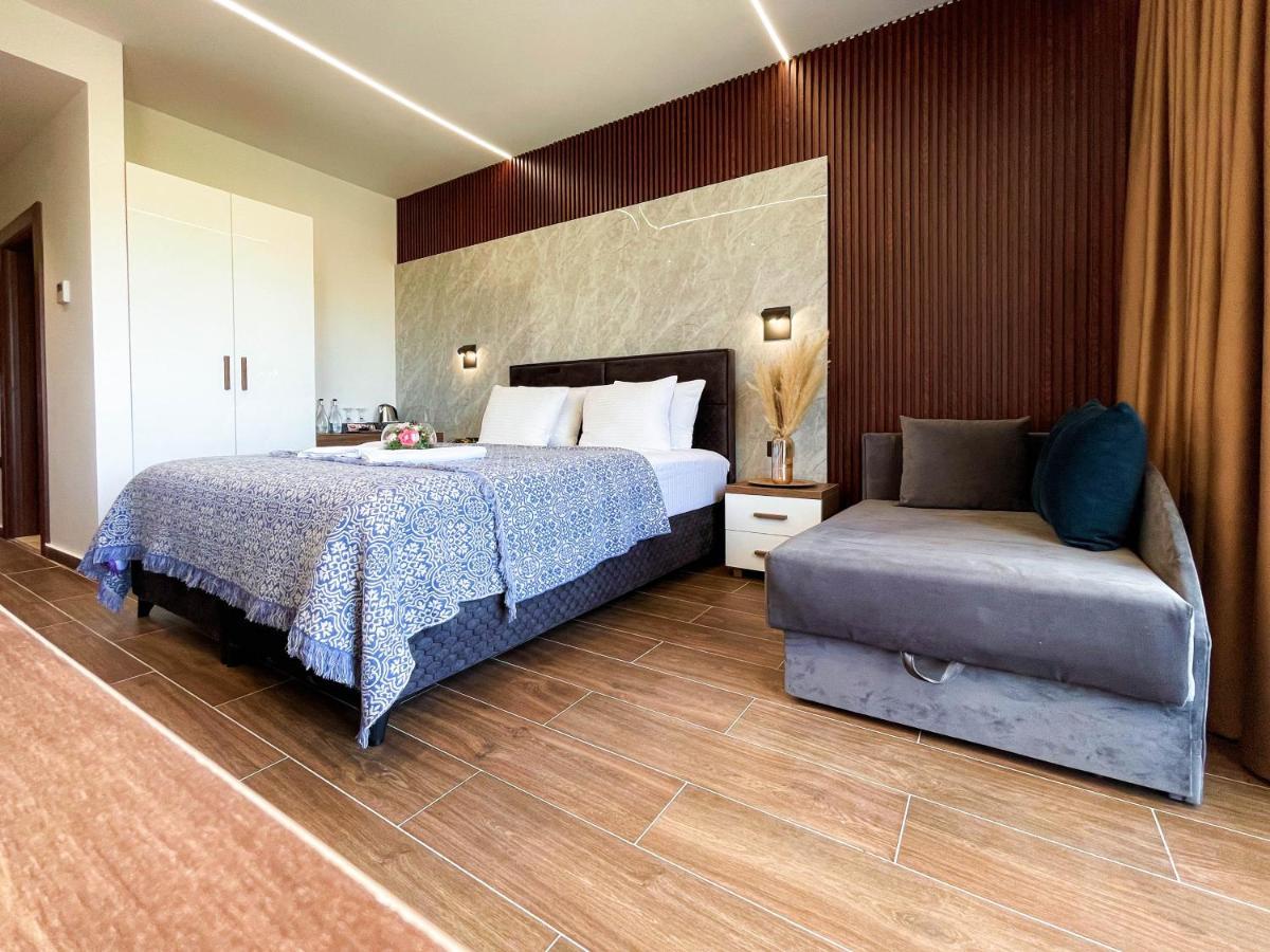 Hotel Lajka Luxury 울친 외부 사진