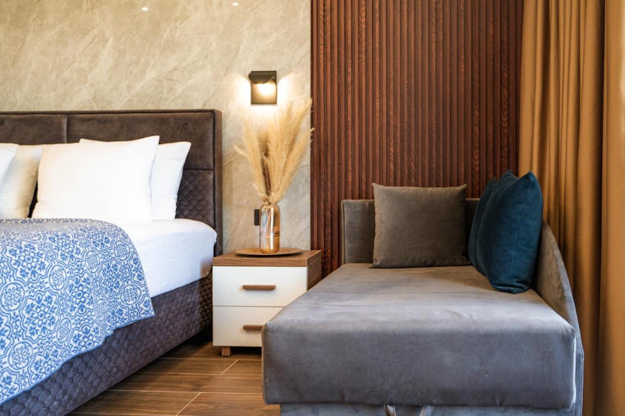 Hotel Lajka Luxury 울친 외부 사진