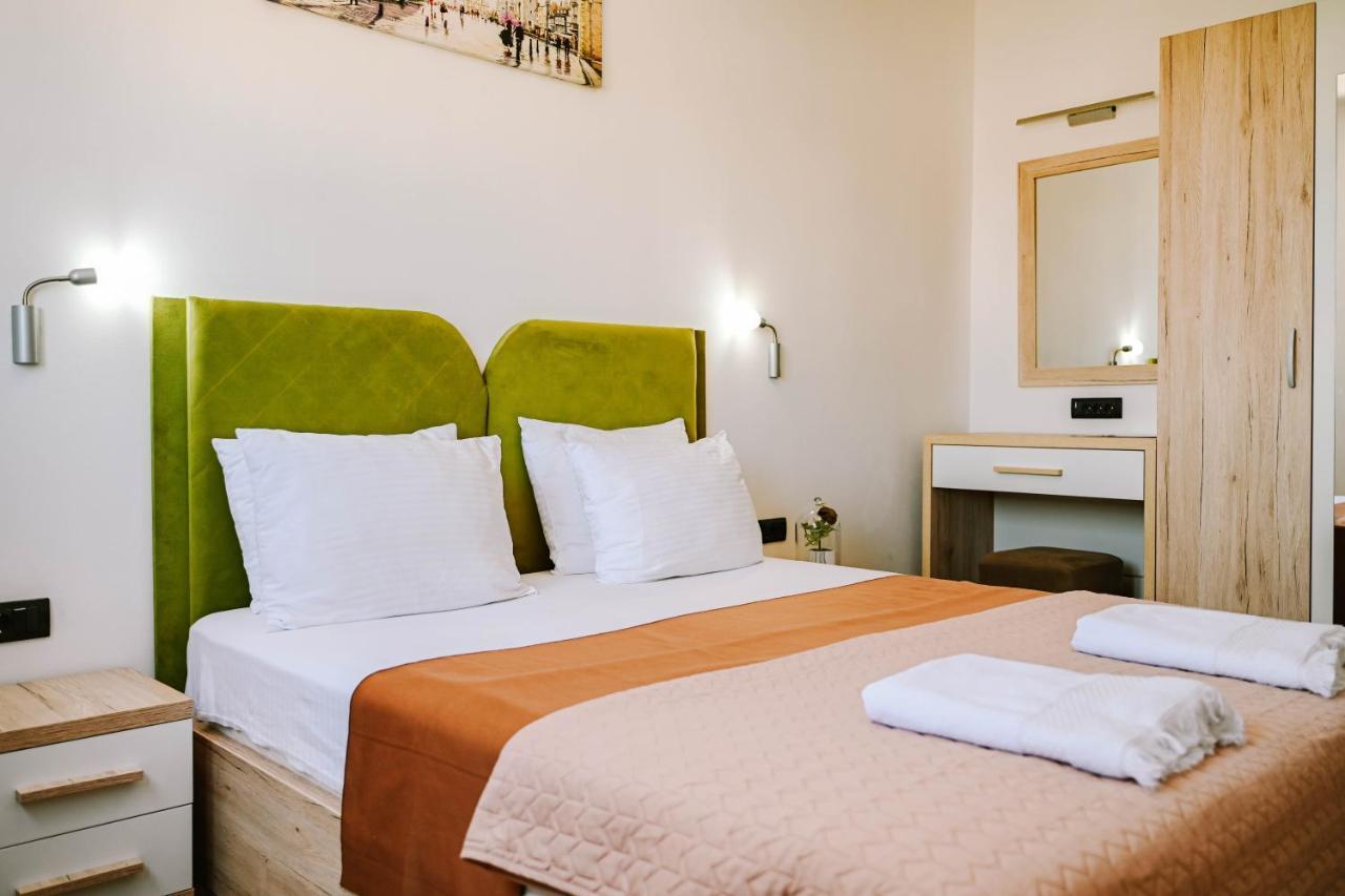 Hotel Lajka Luxury 울친 외부 사진