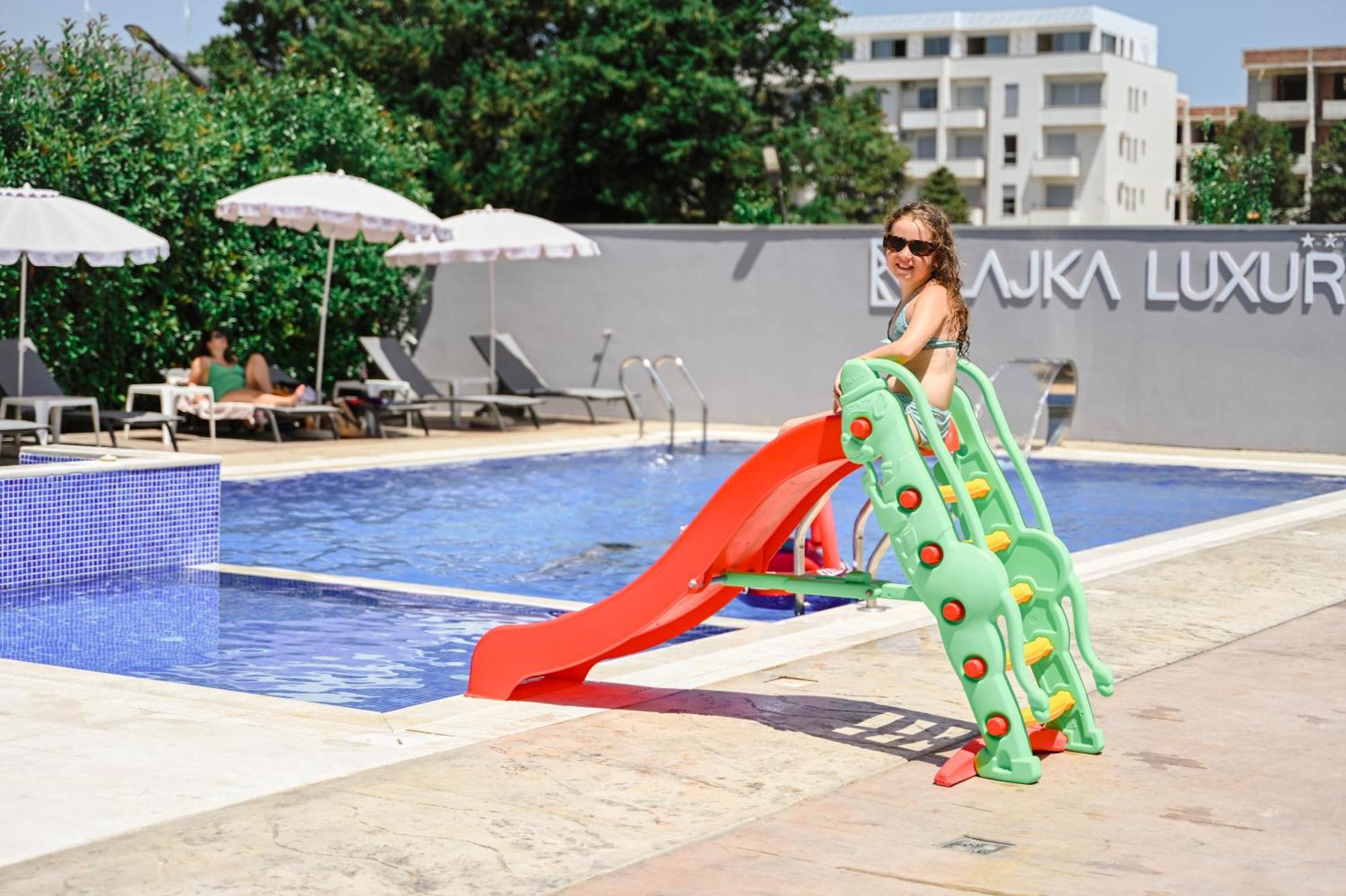 Hotel Lajka Luxury 울친 외부 사진