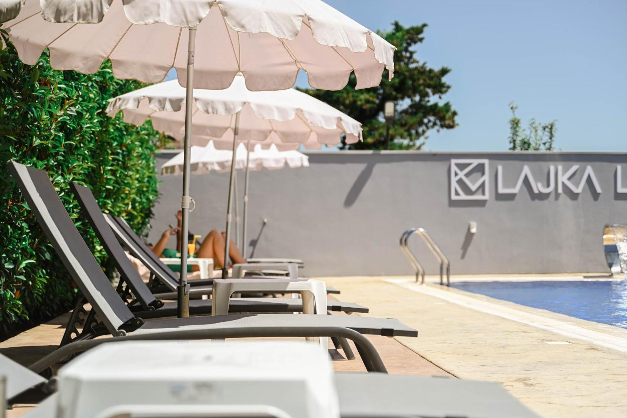 Hotel Lajka Luxury 울친 외부 사진