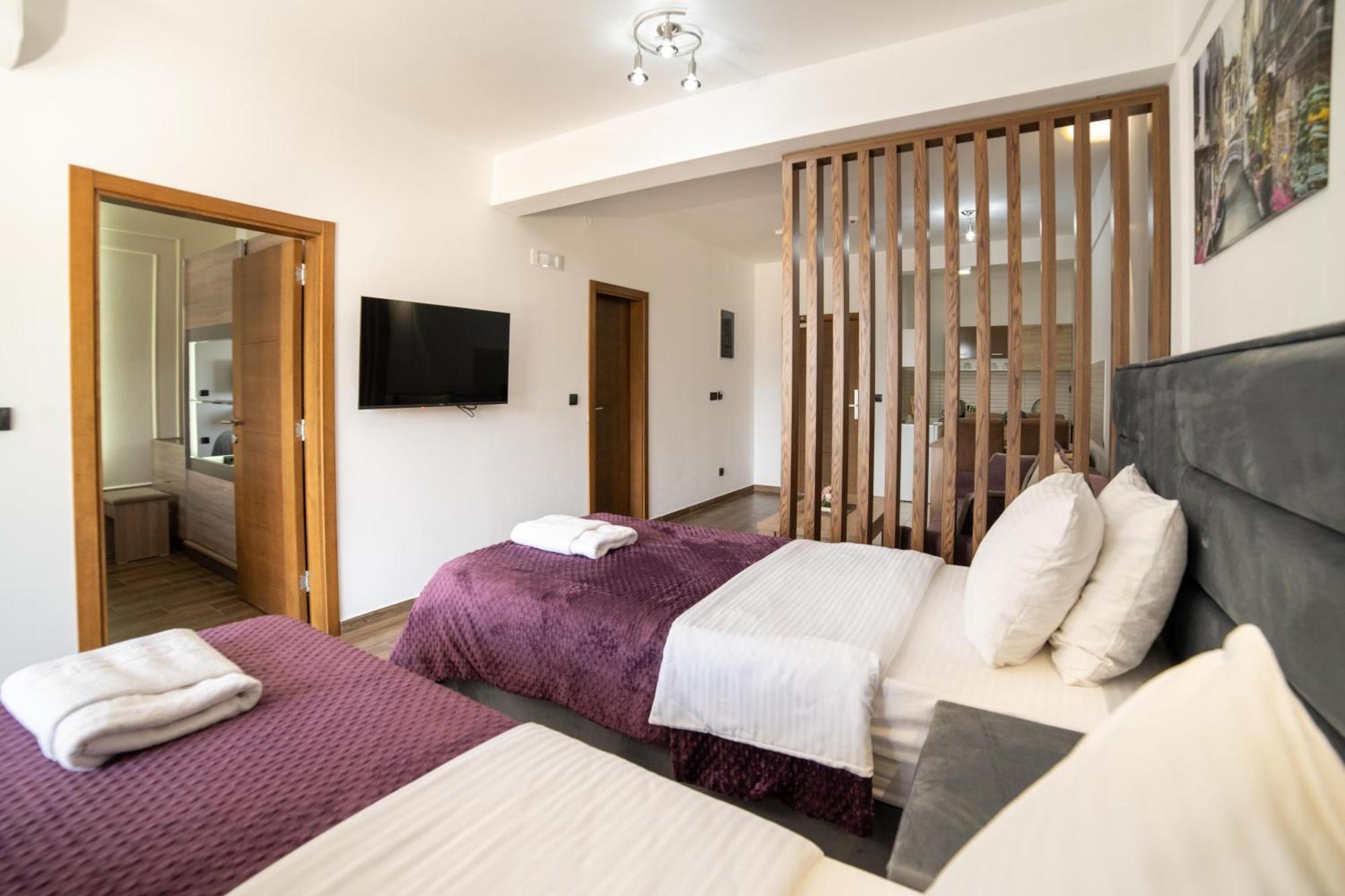 Hotel Lajka Luxury 울친 외부 사진