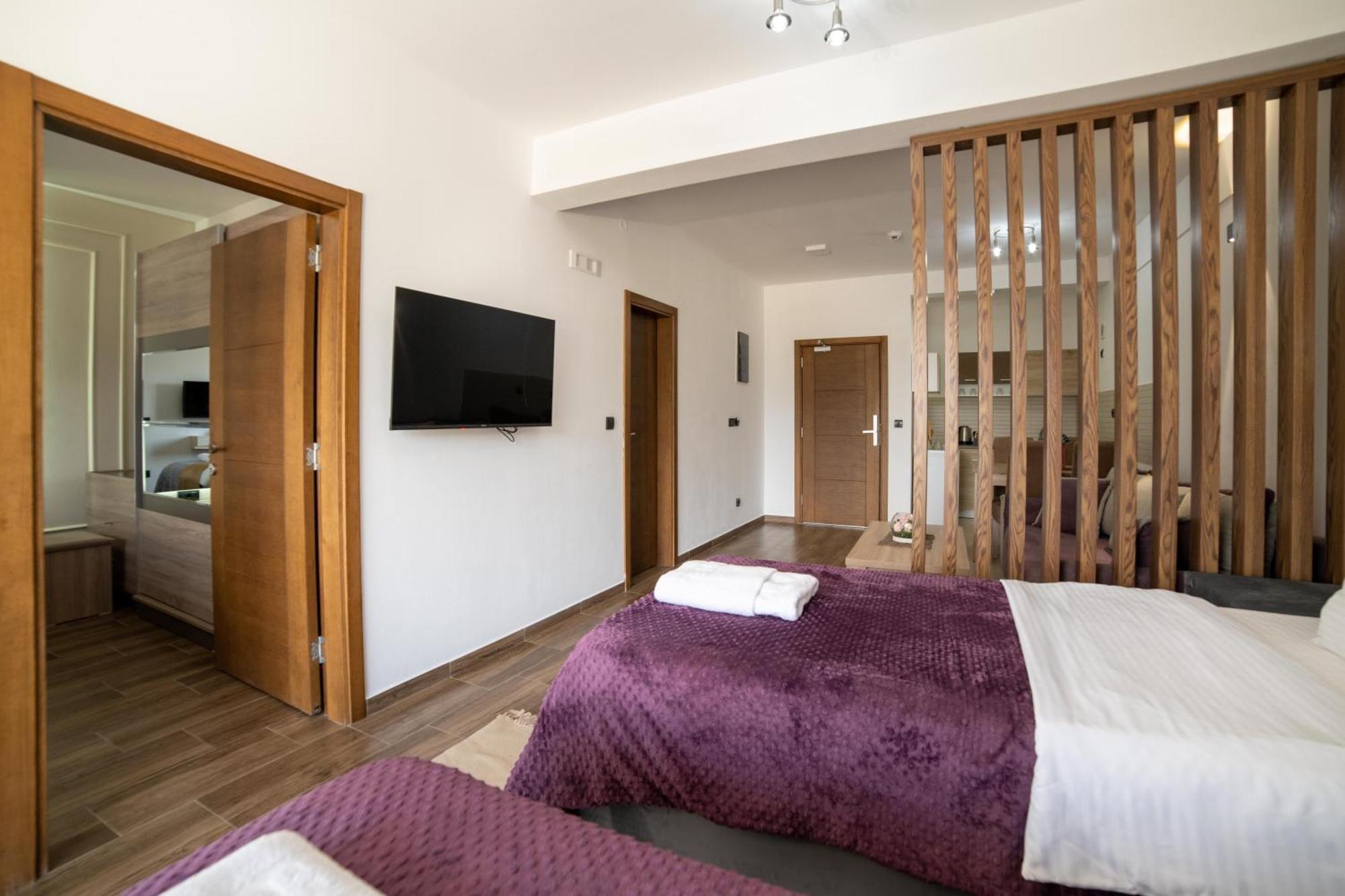 Hotel Lajka Luxury 울친 외부 사진