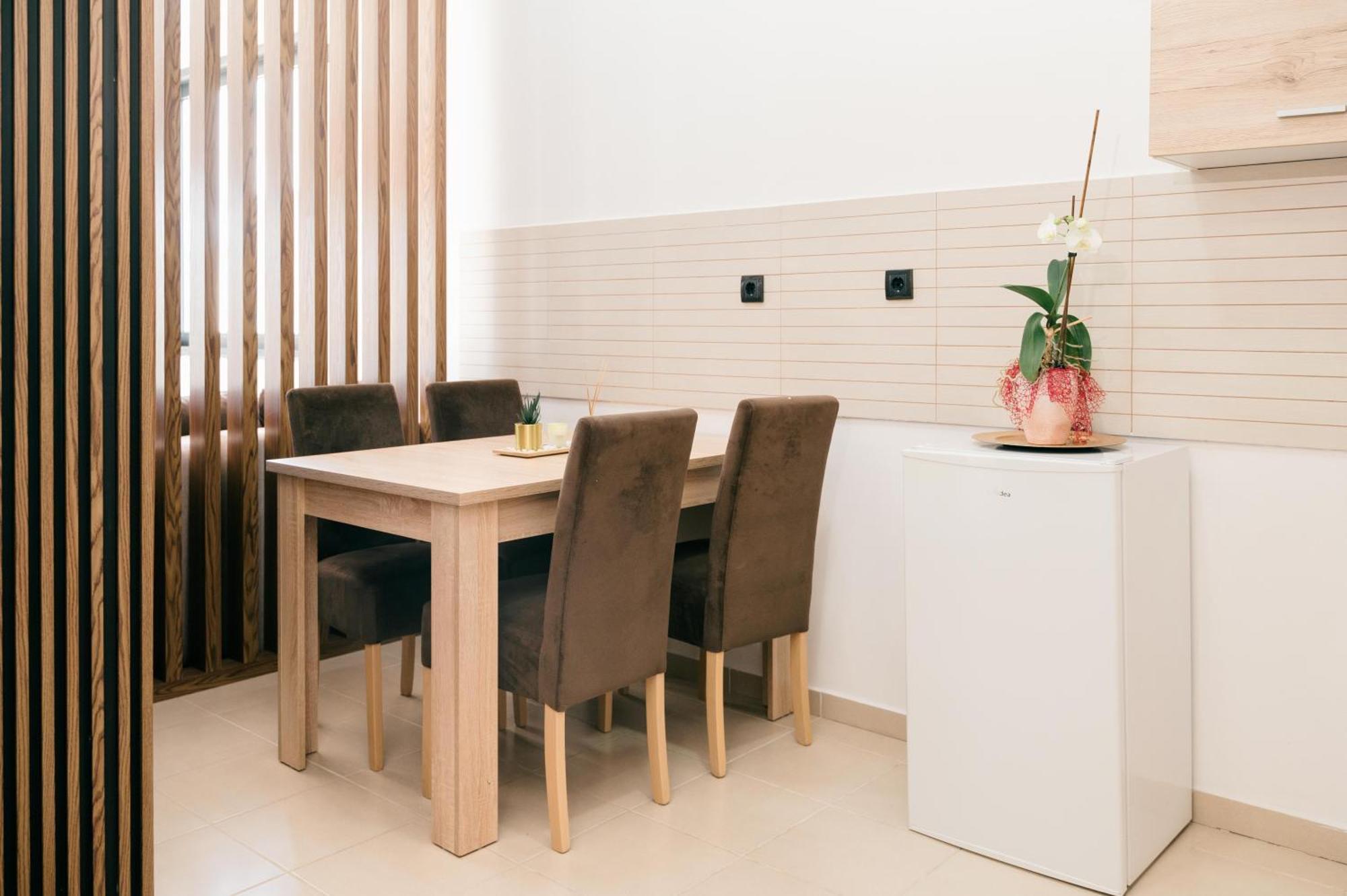 Hotel Lajka Luxury 울친 외부 사진