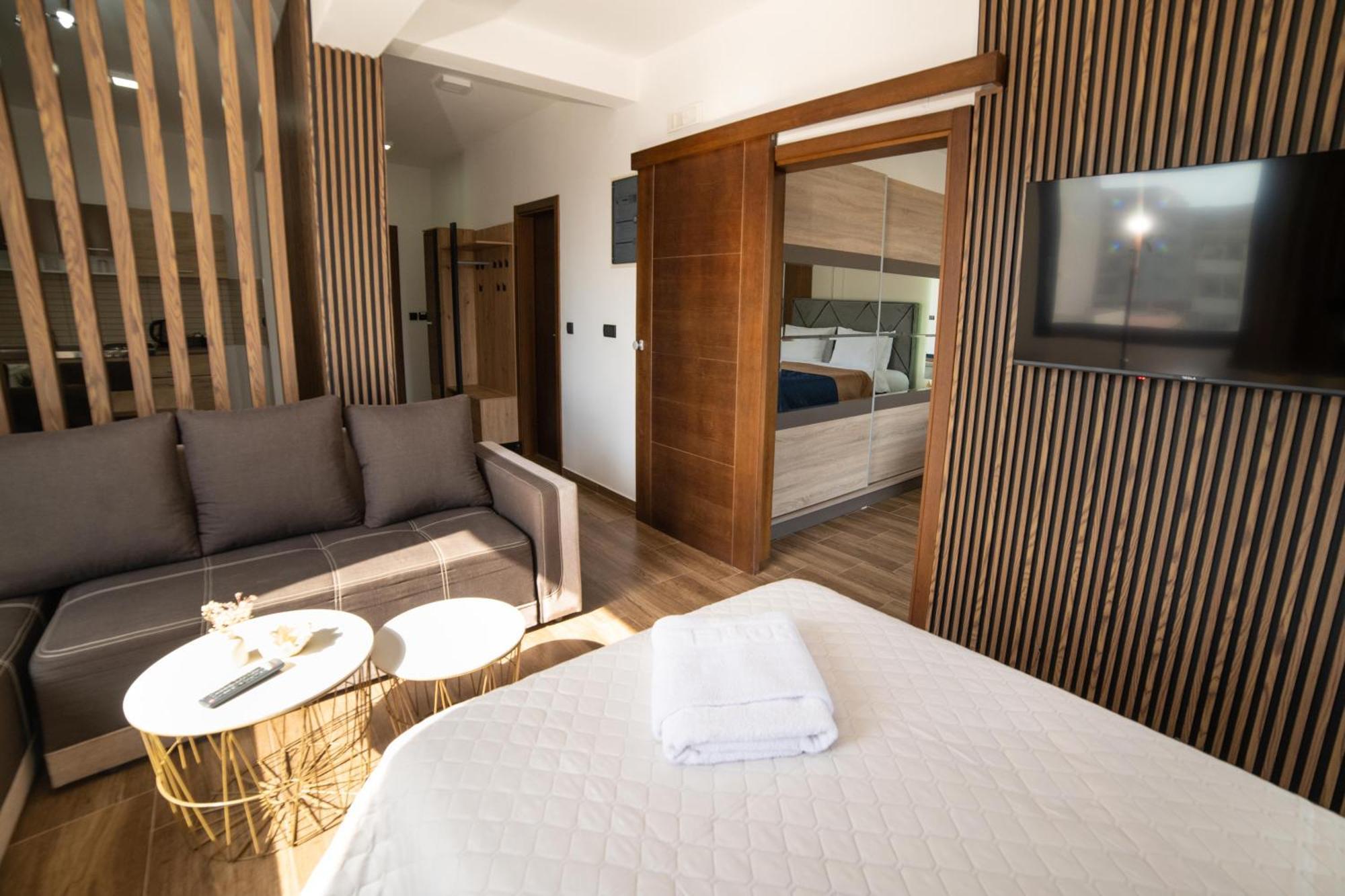 Hotel Lajka Luxury 울친 외부 사진