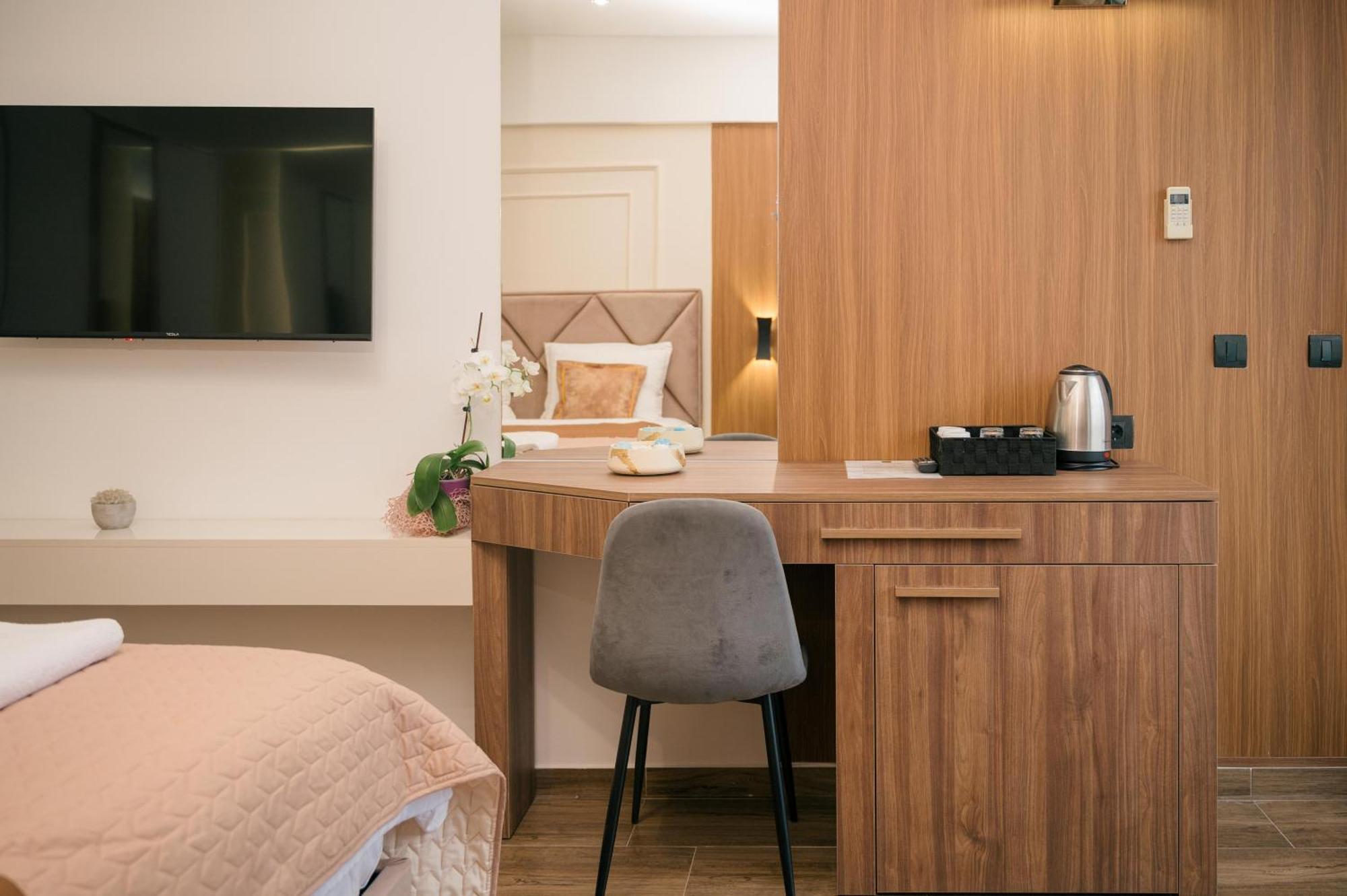 Hotel Lajka Luxury 울친 외부 사진