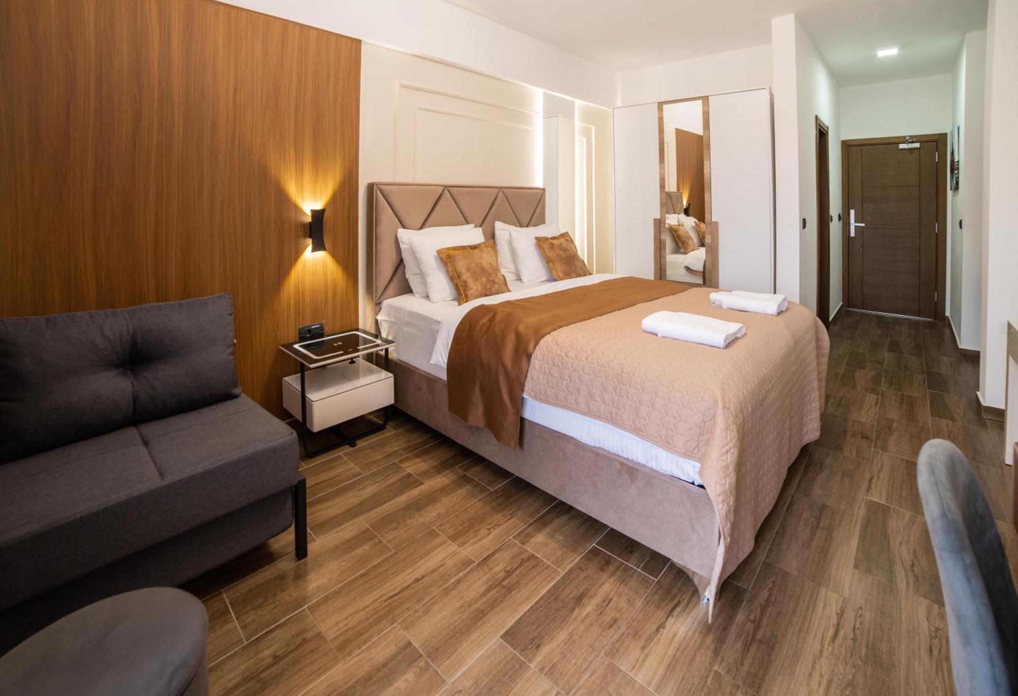 Hotel Lajka Luxury 울친 외부 사진