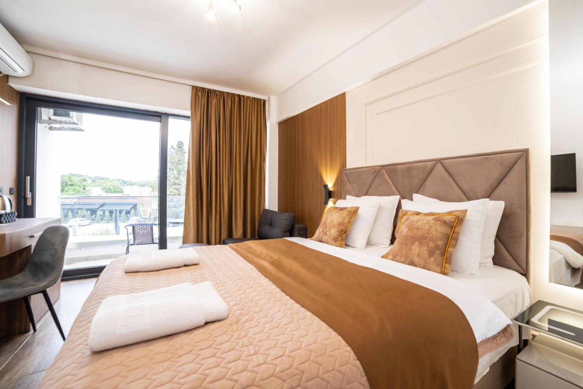 Hotel Lajka Luxury 울친 외부 사진