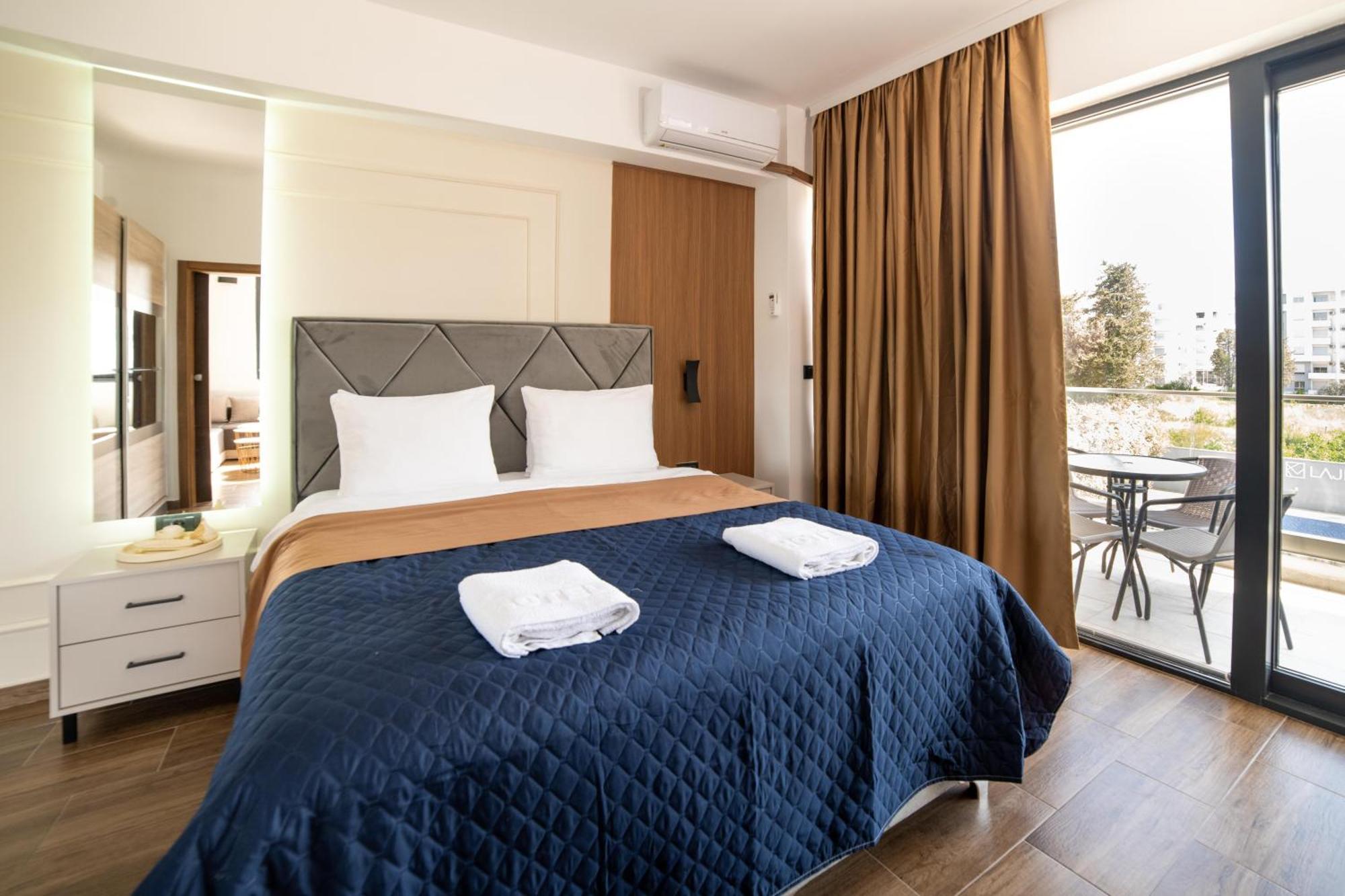 Hotel Lajka Luxury 울친 외부 사진