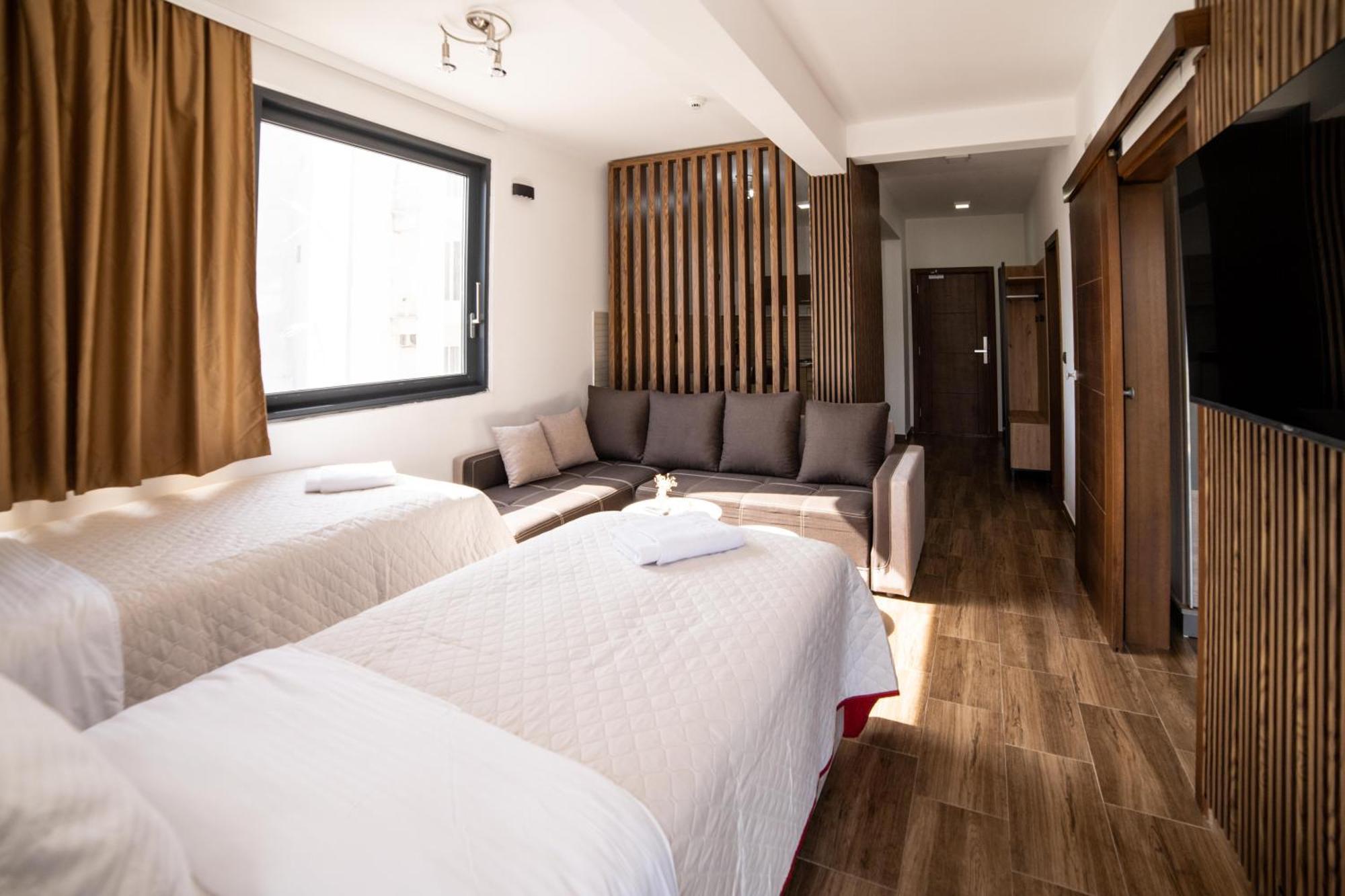 Hotel Lajka Luxury 울친 외부 사진