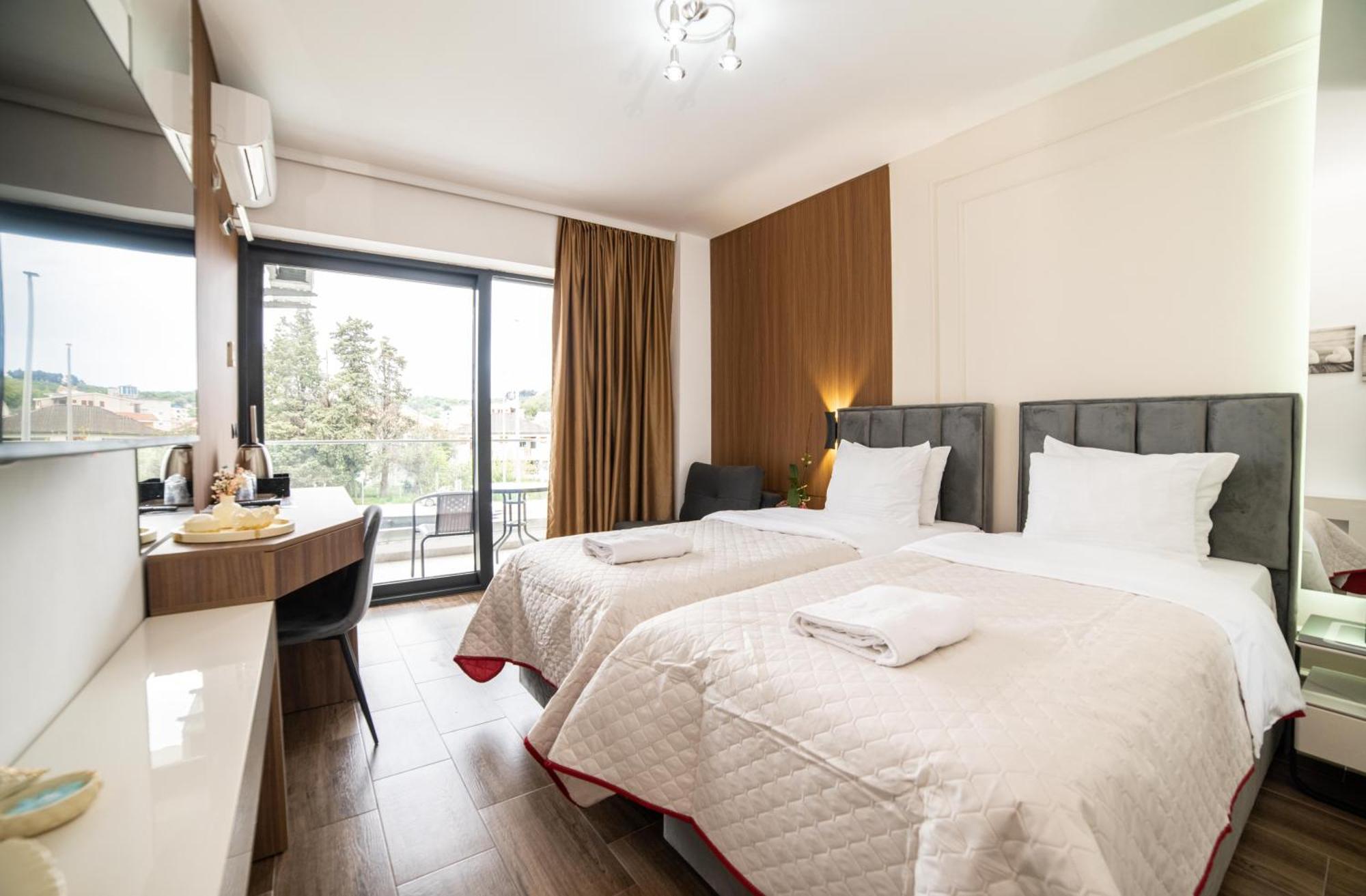 Hotel Lajka Luxury 울친 외부 사진