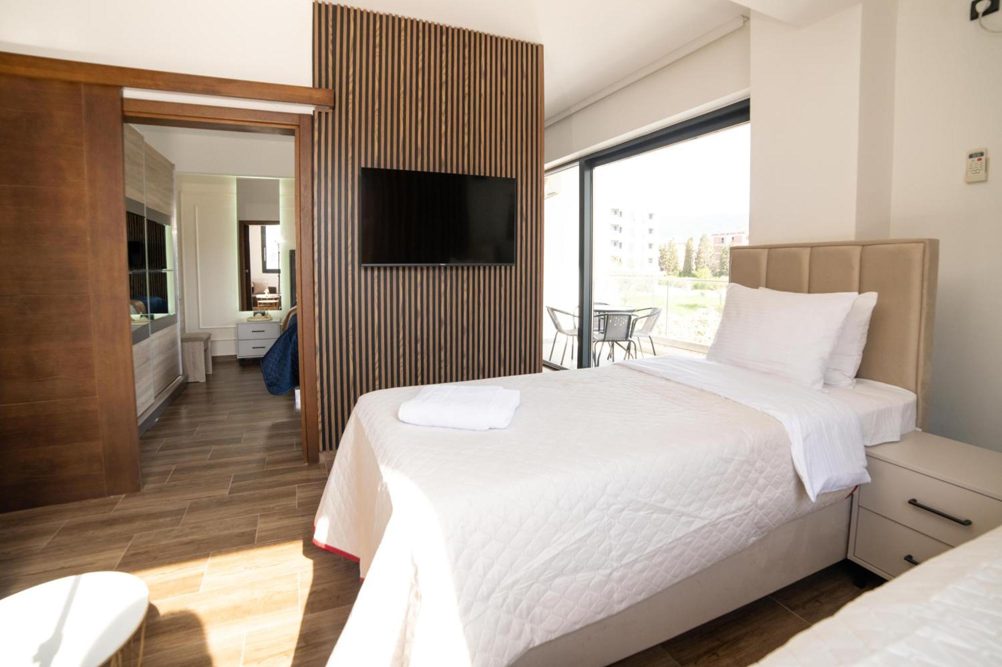 Hotel Lajka Luxury 울친 외부 사진