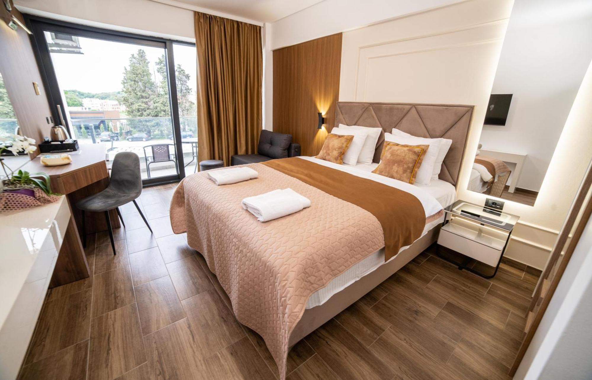 Hotel Lajka Luxury 울친 외부 사진
