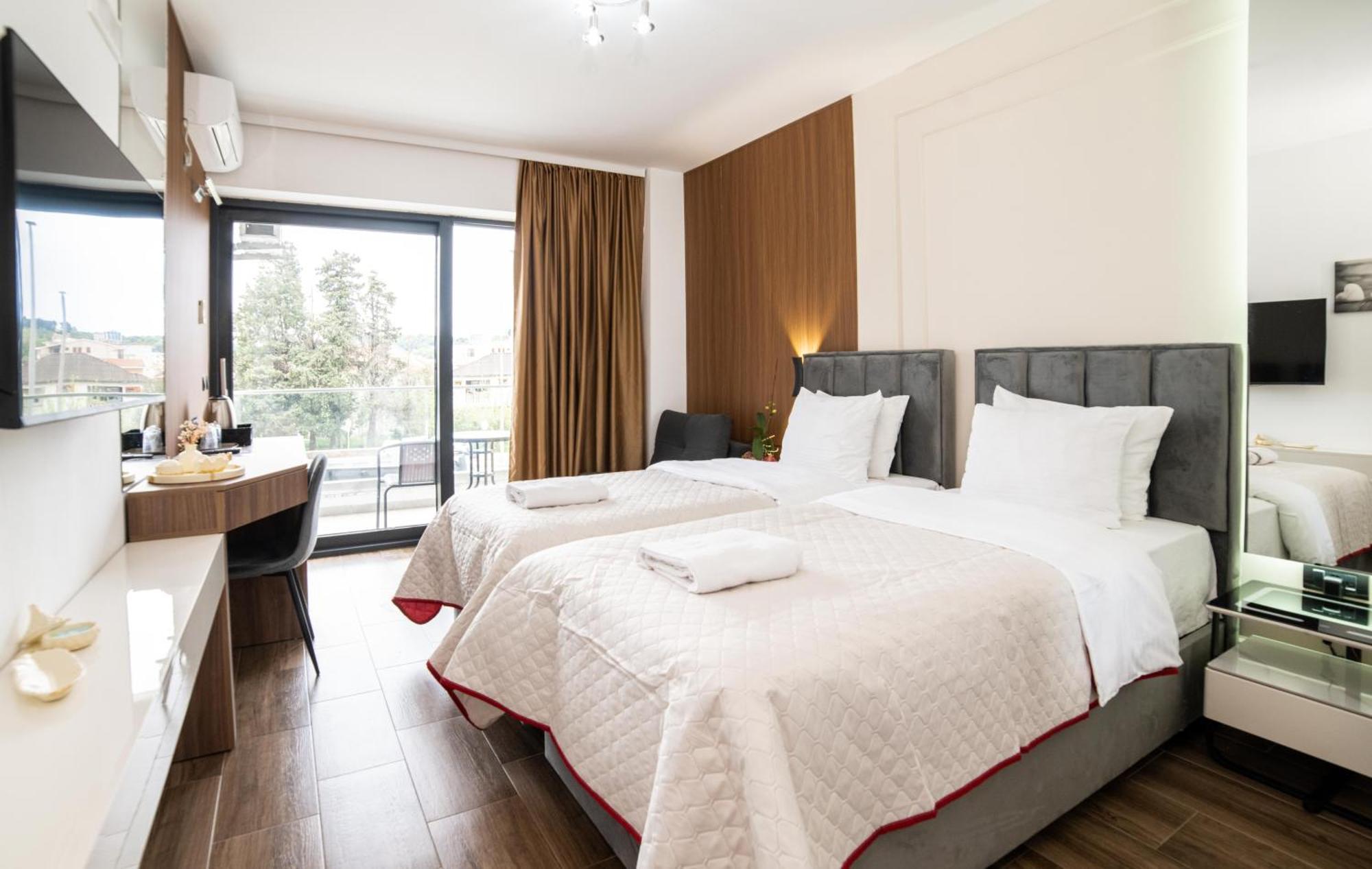 Hotel Lajka Luxury 울친 외부 사진
