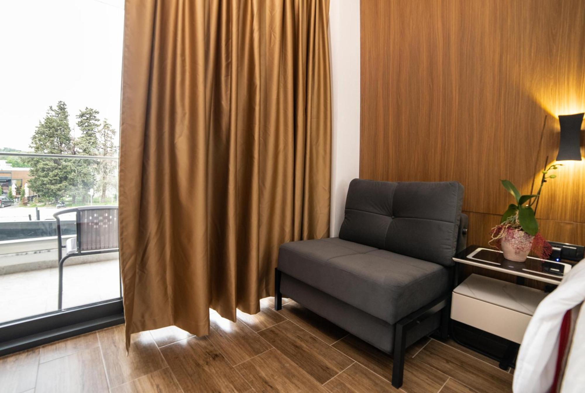 Hotel Lajka Luxury 울친 외부 사진